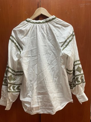 Camisa blanca bordada verde M