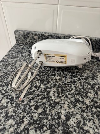 Amasadora Eléctrica de Mano Blanca
