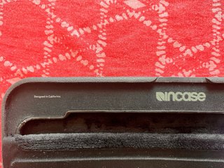 Funda ICON de Incase para MacBook Pro (14", 2021)