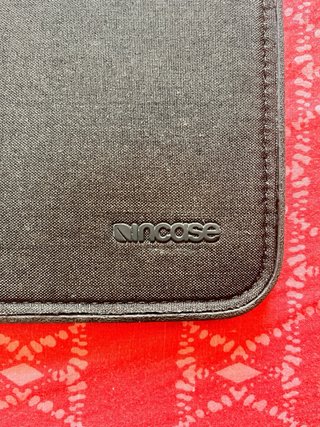 Funda ICON de Incase para MacBook Pro (14", 2021)