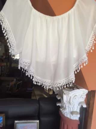Blusa top blanco con encaje