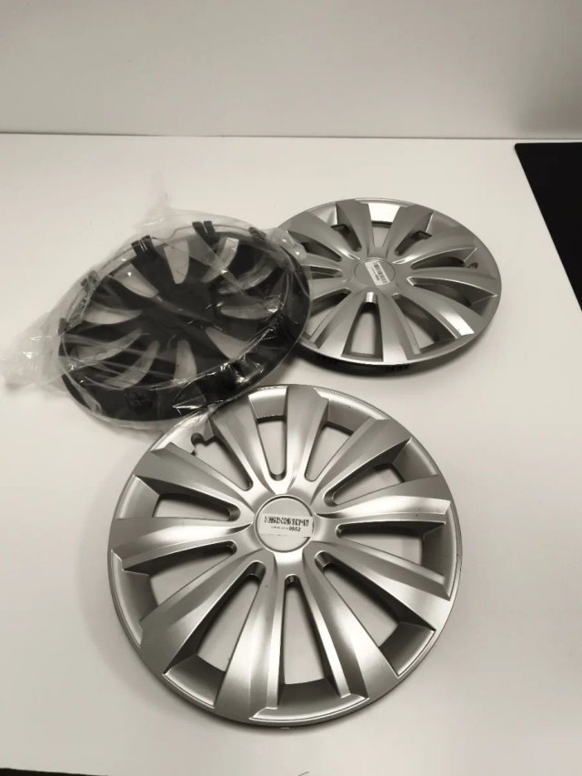 3 Tapacubos Plateados y 1 Negro (W925)