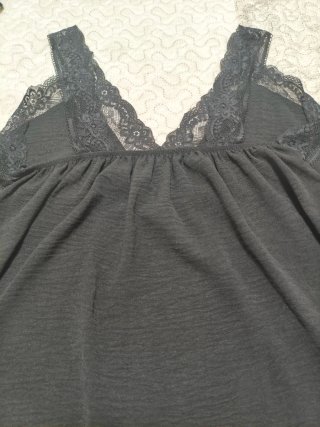 Top lencero negro con encaje Da bastante talla