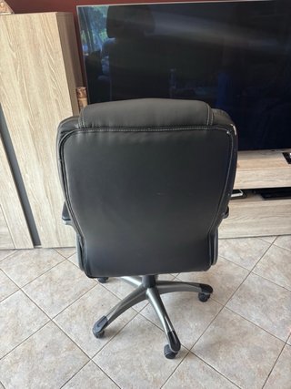 Silla de director giratoria negra y plata