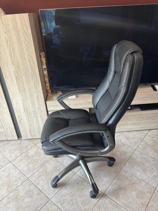 Silla de director giratoria negra y plata