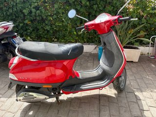 Vespa LX Roja 49cc con ITV