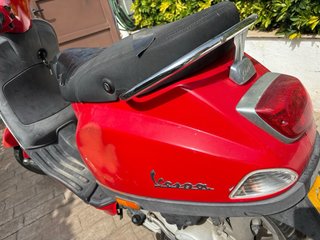 Vespa LX Roja 49cc con ITV