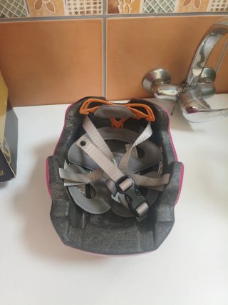 Casco rosa niña bici