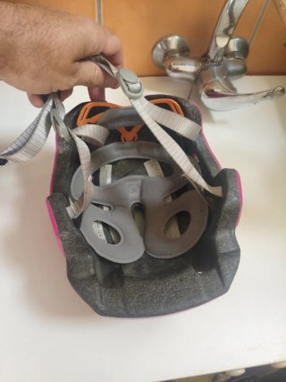 Casco rosa niña bici