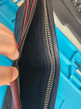 Cartera Tergan Piel Negra y Roja