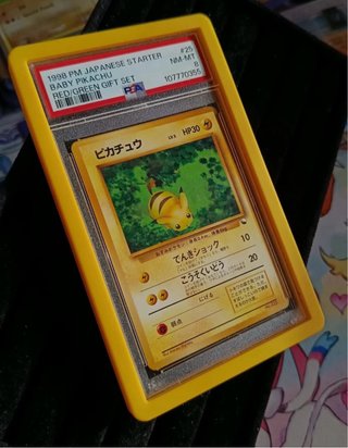 Carta Pokémon Baby Pikachu 1998 PSA 8