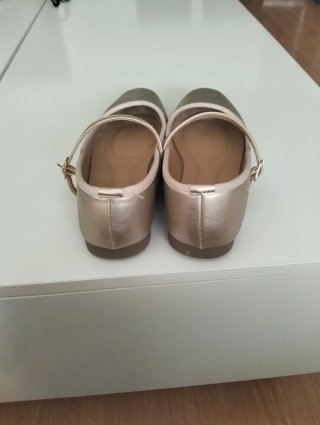 Princesitas doradas talla 37,prácticamente nuevas