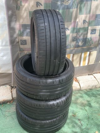 4  Neumáticos Michelin 235/40ZR18