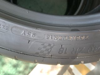 4  Neumáticos Michelin 235/40ZR18