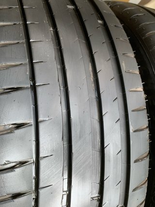 4  Neumáticos Michelin 235/40ZR18