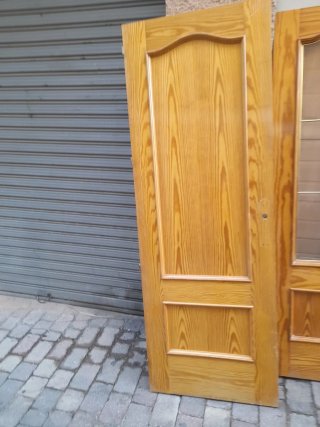 Puertas de roble con cristal y otras sin cristal