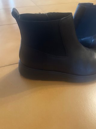 Stivaletti neri con zip