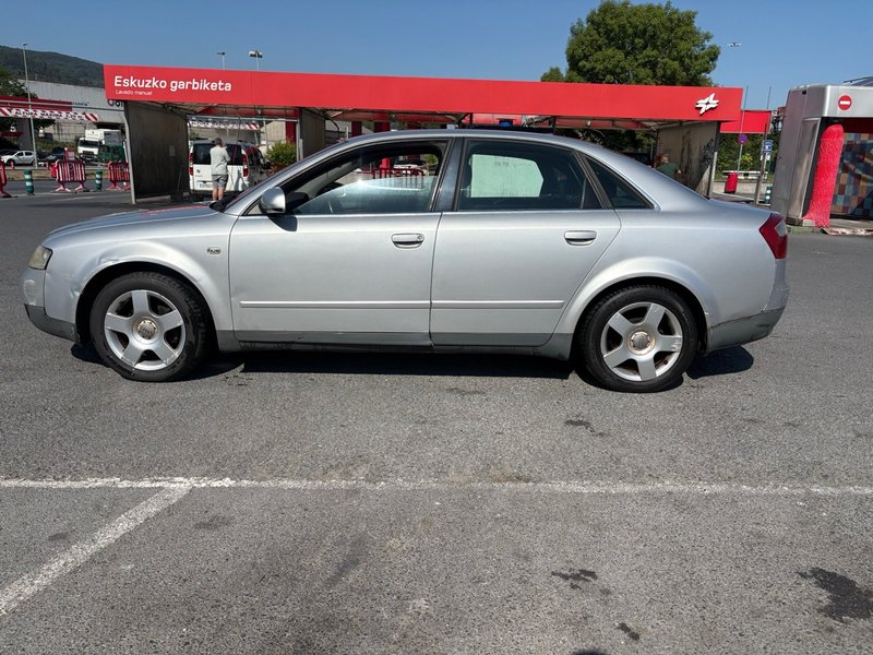 Audi A4 2004 - foto 1