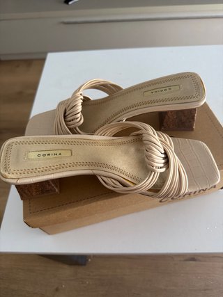 Sandalias Corina Beige