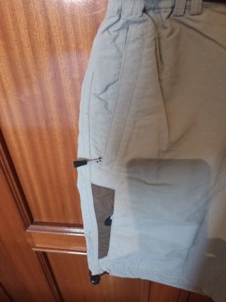Pantalón corto deportivo beige.Unisex.
