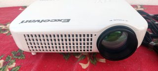 Proyector LED Excelvan y Cables con regalo TDT