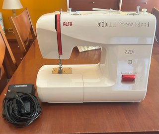 Máquina de coser Alfa 720+