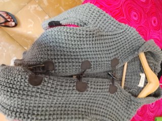 Chaqueta de lana con capucha