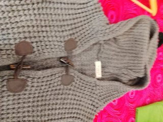 Chaqueta de lana con capucha
