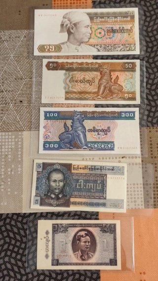 Lotto di 16 banconote del Vietnam, Yemen, Burma e altri