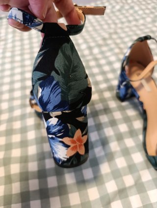 Sandalias tacón.