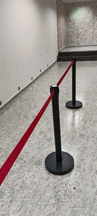 Barreras retráctiles para control de multitudes