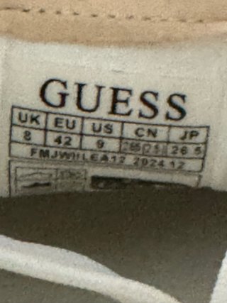 Zapatillas Guess Estampado con caja y tarjeta.
