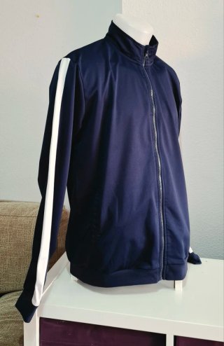 Chaqueta deportiva azul y blanca Talla M