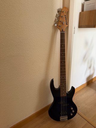 Bajo eléctrico de 4 cuerdas