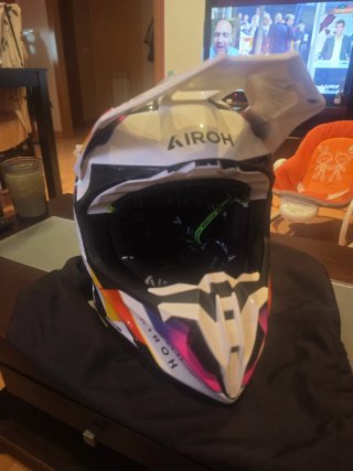 Casco Moto AIROH TWIST 3 RAINBOW GLOSS Talla S