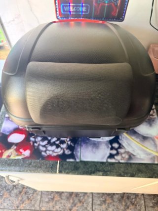 Maleta Givi 80L Negra y Roja nueva nunca usado