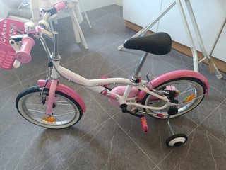 Bici niña con ruedines casi nueva