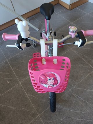 Bici niña con ruedines casi nueva