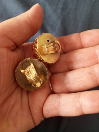 Pendientes antiguos dorados con coral