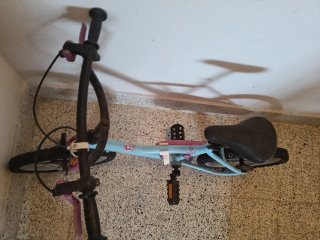 Bicicleta infantil Btwin azul y rosa