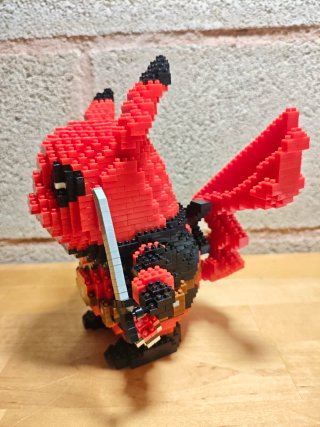 Figura de Bloques Deadpool-Pikachu (1.500 piezas)