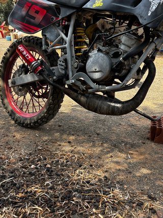 Motor 80cc AM6 con escape