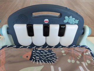 Alfombra gimnasio con piano Fisher Price evolutivo