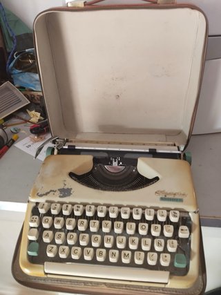Máquina de escribir Olympia Splendid 33