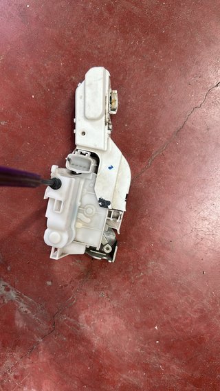 Cerradura Puerta Delantera Izquierda Fiat Sedan