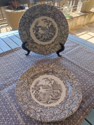Platos Mariano Pola y Cía. Diseño clásico.