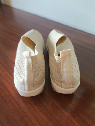 Zapatillas beige cómodas