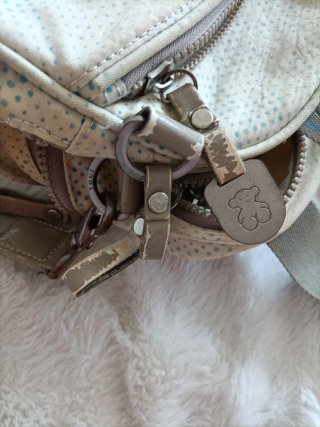 Bolso Tous Beige con Puntos Azules en malas condic