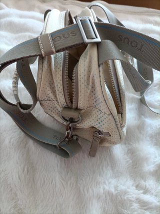 Bolso Tous Beige con Puntos Azules en malas condic