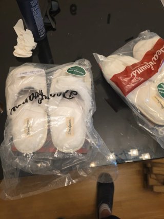 Zapatillas Dearfoams Blancas y Doradas